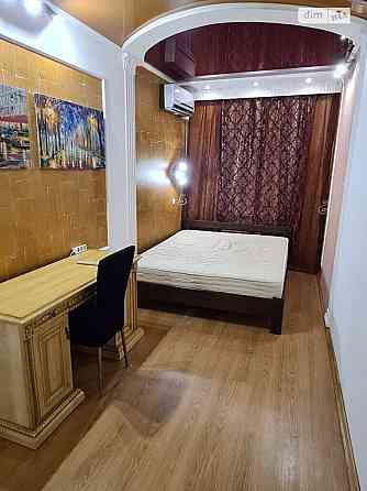 Оренда Квартира 2-кімнатна, 1/5 поверх на Каденюка, 3а Киев