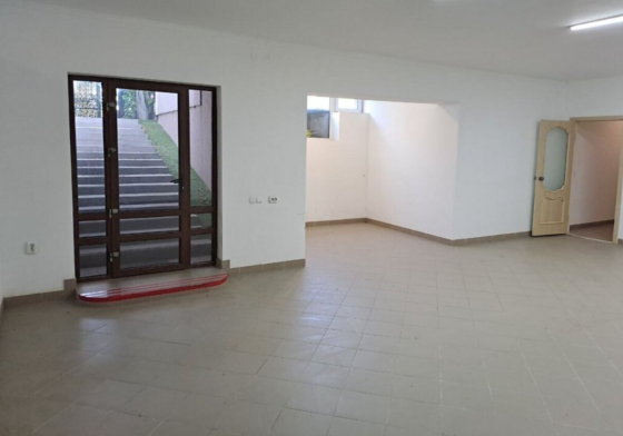 Оренда приміщення вільного призначення на вул. Захисників України Кременець