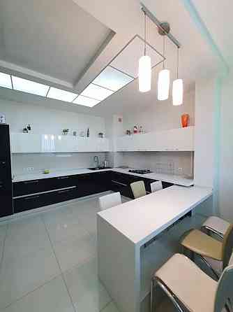 Продаж Квартира 3-кімнатна, 9/10 поверх на Малиновского Маршала ул., 48А Дніпро