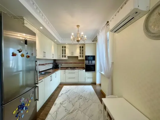 For sale 5-room Apartment 152.8 sq.m Вовчинецька Ivano-Frankivs'k