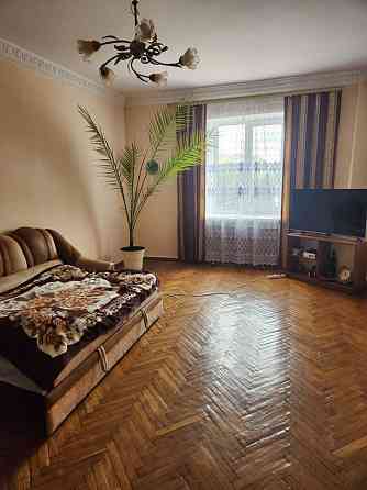 Продаж Квартира 4-кімнатна, 3/5 поверх на вул. Майдан Перемоги Zhytomyr