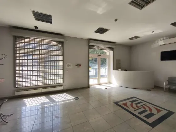 Здається Офісні приміщення площа 500 кв.м 1-й поверх Ужгород Чендея 40 Ужгород