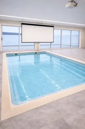 638 House by the water with a swimming pool Kiev