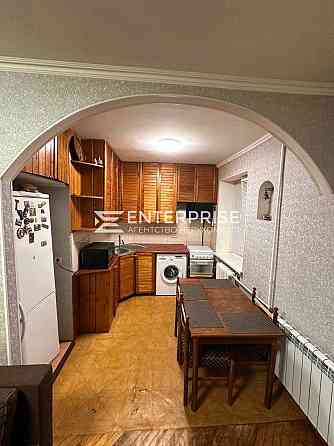 Продаж Квартира 4-кімнатна, 1/5 поверх на вул. Соборності Київ