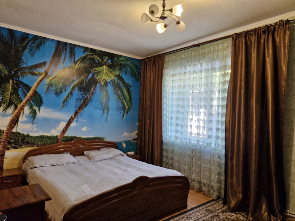 Семейный дом с детской площадкой и гаражом на тихой улице Нерубайське - фото 10