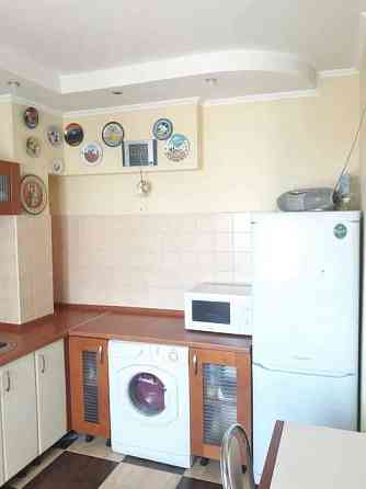 Оренда Квартира 3-кімнатна, 10/10 поверх на ул. Вишняковская, 8 Київ