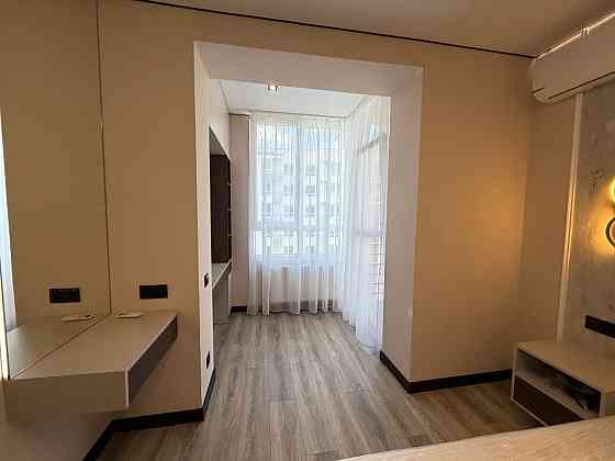 Продаж Квартира 3-кімнатна, 8/10 поверх на Семейная, 6 Дніпро