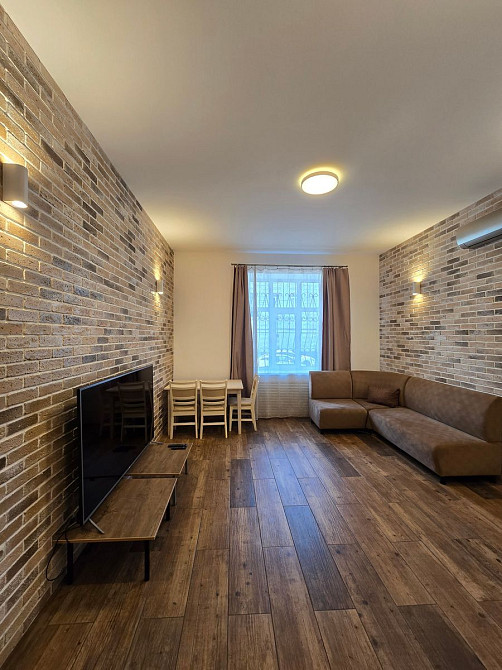 Оренда Квартира 2-кімнатна, 1/5 поверх на вул. Братська, 10 Киев - изображение 1