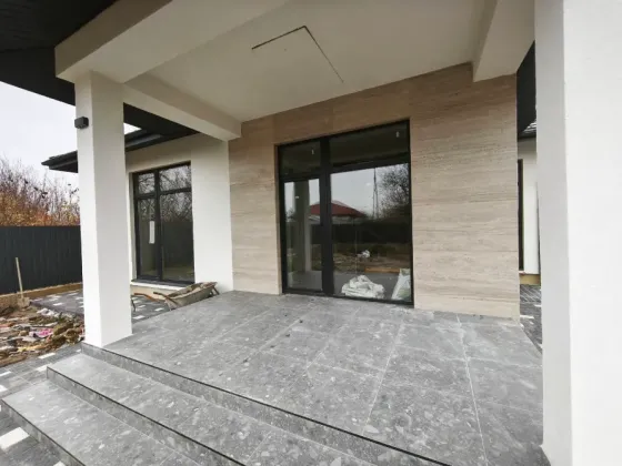 Продаж 1-поверховий Будинок з ділянкою 6.3 сот 130 кв.м 3 кімн. на Радісна Ужгород