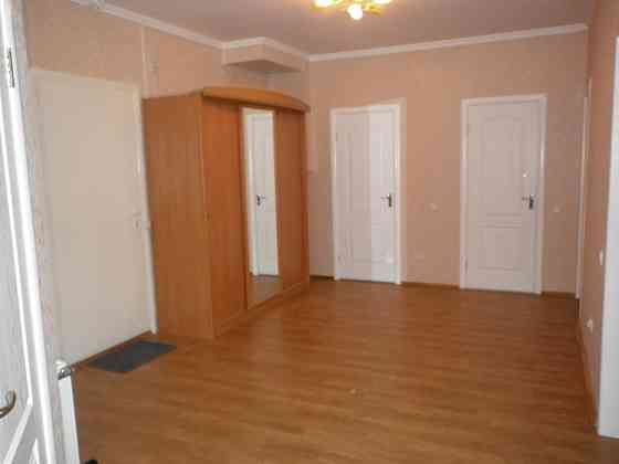 Оренда Квартира 3-кімнатна, 10/18 поверх на Нежинская ул. Kiev