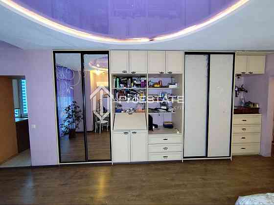 Продаж Квартира 2-кімнатна, 9/13 поверх на вул. Юлії Здановської Київ