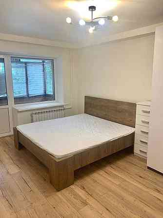 Оренда Квартира 2-кімнатна, 2/6 поверх на вул. Джона Макейна, 42 Київ