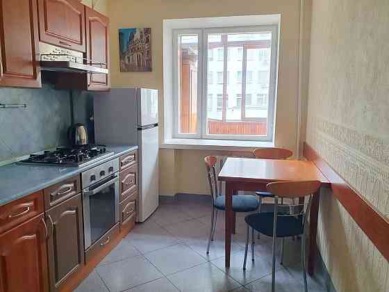 Оренда Квартира 3-кімнатна, 3/9 поверх на вул. Предславинська, 26А Київ