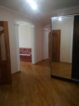 Оренда Квартира 3-кімнатна на ул. Анны Ахматовой, 16б Київ