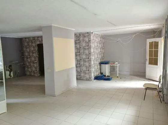 Продаж Приміщення в житловому будинку площа 150 кв.м 1-й поверх на Робоча 75 Дніпро