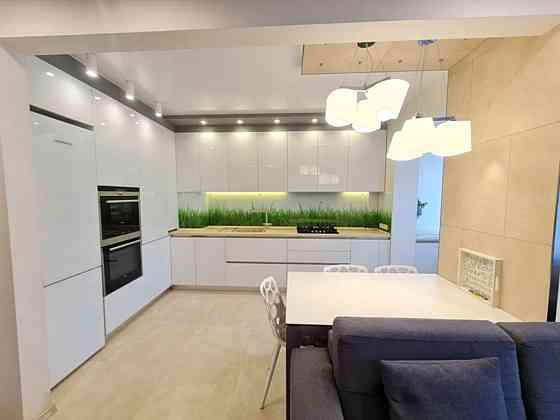 Продаж Квартира 3-кімнатна, 4/9 поверх на Королева Академика, 81 Одесса