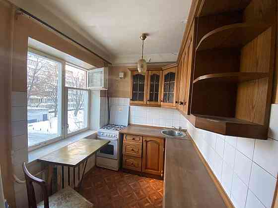 Продаж Квартира 3-кімнатна, 2/9 поверх на Вишгородська вул., д. 38 Київ