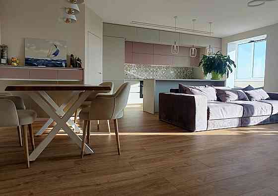 Продаж Квартира 4-кімнатна, 8/9 поверх на вул. Євгена Рихліка Житомир