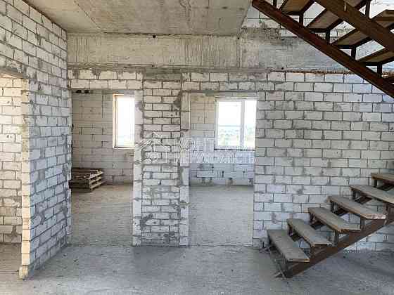 Продаж Будинок 5-кімнатний на вул. Дружби Рогань