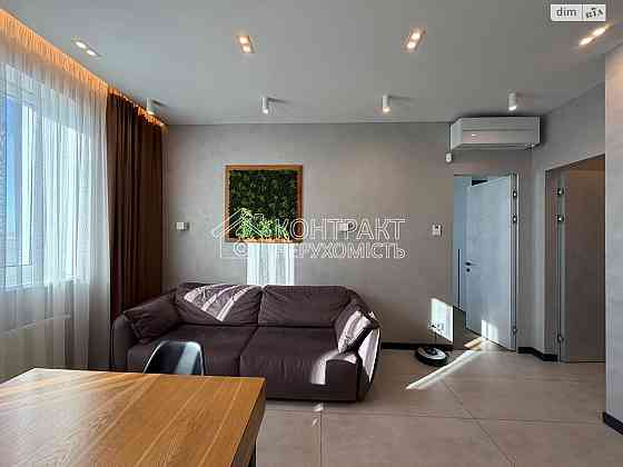 Продаж Квартира 3-кімнатна, 12/17 поверх на вул. Мінська Kharkiv