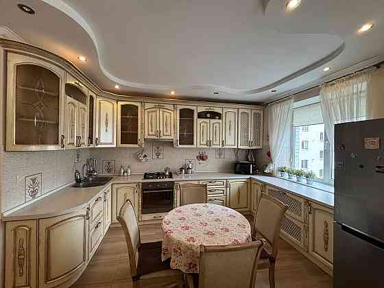 Оренда Квартира 2-кімнатна, 9/10 поверх на вул. Стуса В. Івано-Франківськ