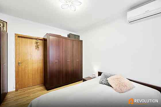 Продаж Квартира 3-кімнатна, 9/14 поверх на Глушкова Академіка вул., д. 27 Київ