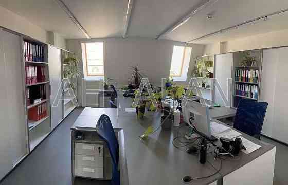 Оренда Будинок 9-кімнатний на Дмитрівська вул., 56Б Киев