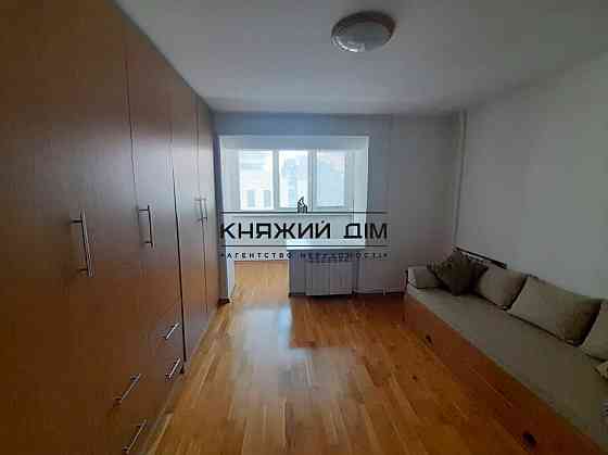 Оренда Квартира 3-кімнатна, 4/12 поверх на Тургеневская ул. Київ