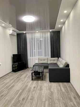 Оренда Квартира 2-кімнатна, 28/30 поверх на ул. Никольско-Слободская Київ