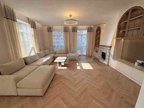 Продаж Будинок 5-кімнатний на Раєвського Миколи вул., 22 Київ