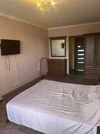 Оренда Квартира 3-кімнатна, 4/9 поверх на Ревуцкого ул., 35 Киев