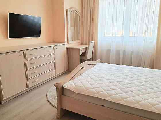 Оренда Квартира 3-кімнатна, 23/30 поверх на ул. Александра Мишуги Киев