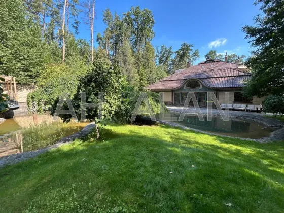 For sale 3-storey House with land 45 ares 1087 sq.m 7+ rooms at Шевченко Kiev