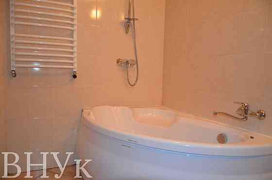 Продаж Квартира 3-кімнатна, 8/8 поверх на вул. Коновальця Ivano-Frankivs'k