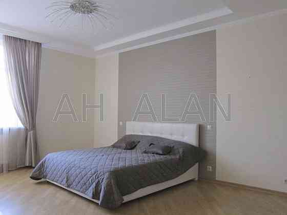 Продаж Будинок 4-кімнатний на Лесі Українки бул., 7Б Kiev