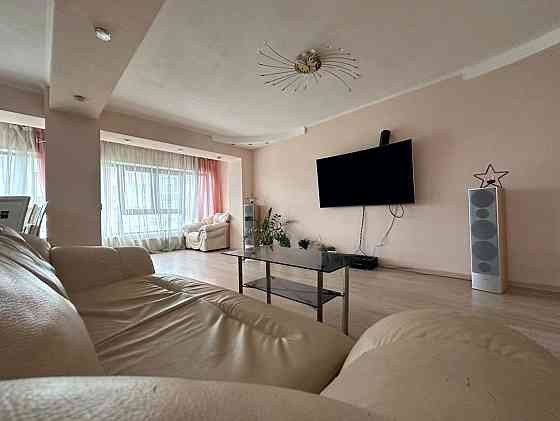 Продаж Квартира 3-кімнатна, 9/9 поверх на Победы наб., 58 Dnipro