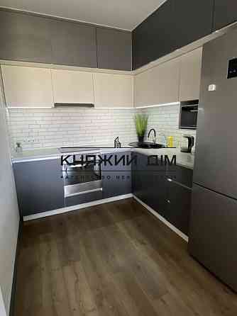 Оренда Квартира 3-кімнатна, 8/16 поверх на Салютная ул. Киев