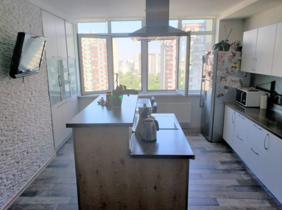 Оренда Квартира 3-кімнатна, 20/24 поверх на ул. Анны Ахматовой, 22 Київ