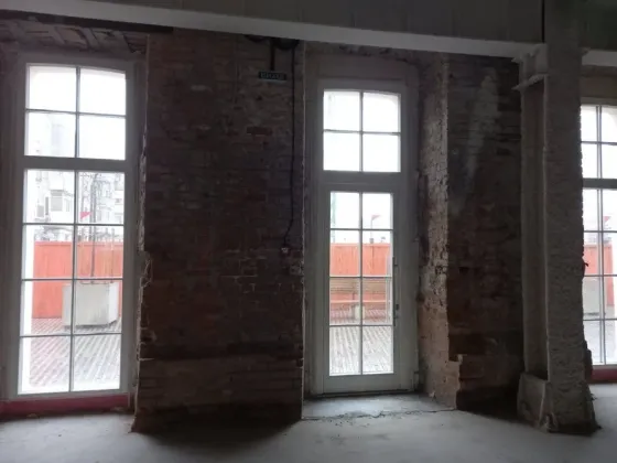 Shop on the red line of Yavornytsky Avenue, separate entrance (it is possible to make more entrances). Dnipro