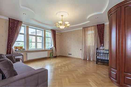 Продаж Квартира 4-кімнатна, 5/9 поверх на Гончара Олеся вул., д. 26 Kiev