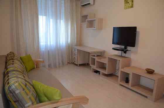 Оренда Квартира 1-кімнатна, 19/22 поверх на Анны Ахматовой ул., 45 Киев