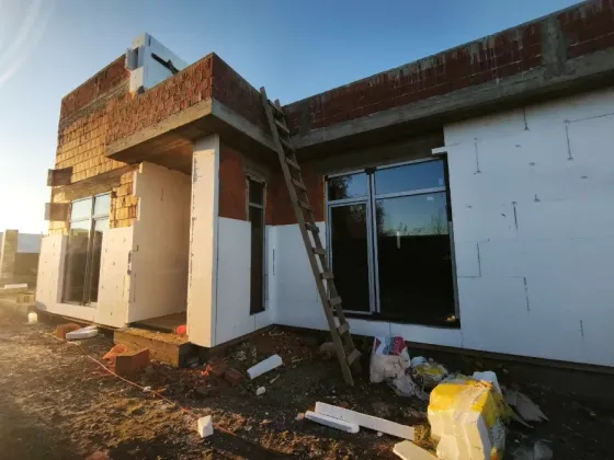 Продаж 1-поверховий Будинок з ділянкою 7 сот 185 кв.м 4 кімн. на Рівна Ужгород