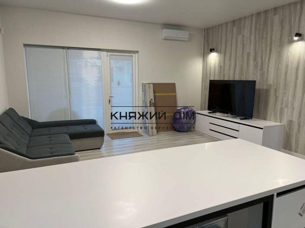 Первая сдача! Аренда отличного 2-х этажного дома в с. Гатное. № 139293  - фото 1