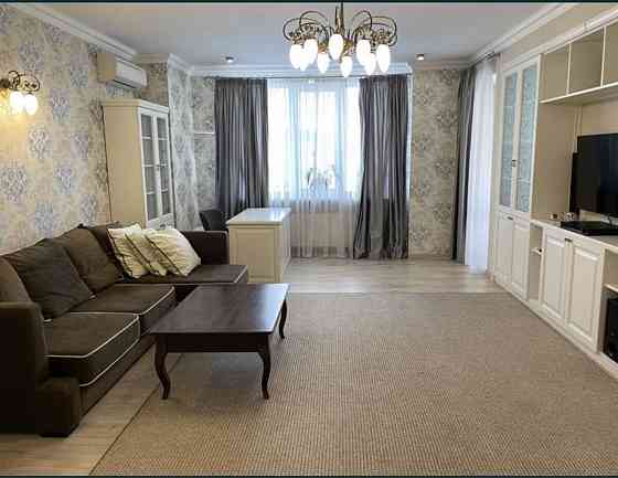 Продаж Квартира 3-кімнатна, 7/30 поверх на Дніпровська набережна, 1а Київ