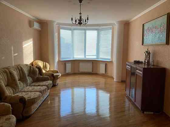 Оренда Квартира 3-кімнатна, 14/17 поверх на пр. Петра Григоренко, 28 Київ