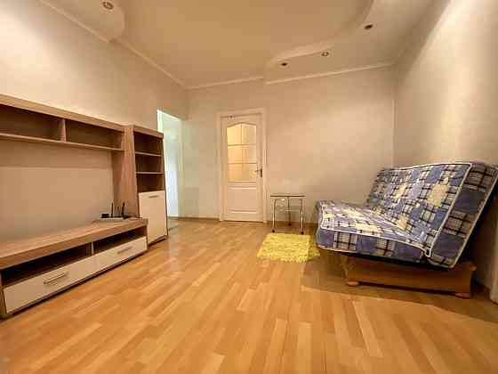 Продаж Квартира 3-кімнатна, 1/15 поверх на Срибнокильская вул., д. 16 Київ