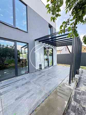 Продаж 2-поверховий Будинок з ділянкою 5.2 сот 185 кв.м  на Арктична Briukhovychi (Peremyshlianskyi raion)