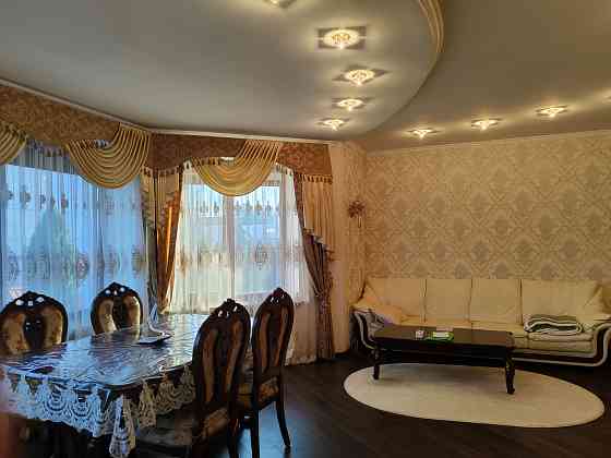 Продаётся великолепный 2х этажный дом в центре  с.Усатово. Усатове