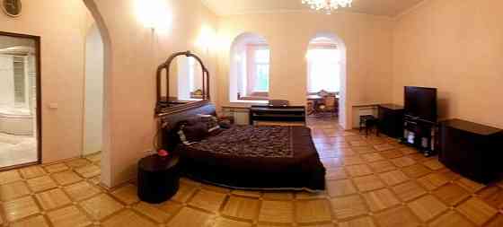 Продаж Квартира 3-кімнатна, 3/4 поверх на Павлівська вул., д. 10 Київ