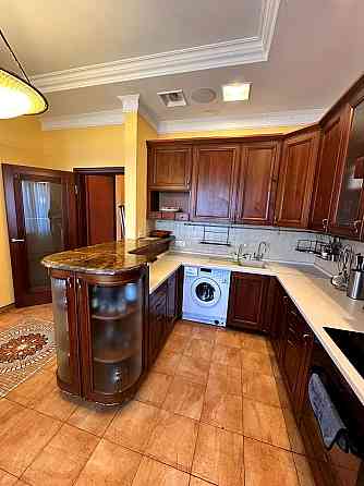 Продаж Квартира 3-кімнатна, 14/18 поверх на Сєченова вул., д. 7-А Київ